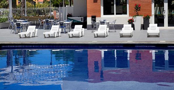 piscina_y_zona_de_juegos