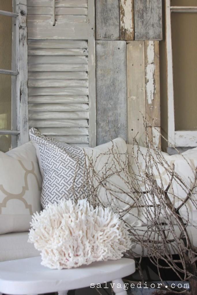 Composición con ramas y coral de salvagedior