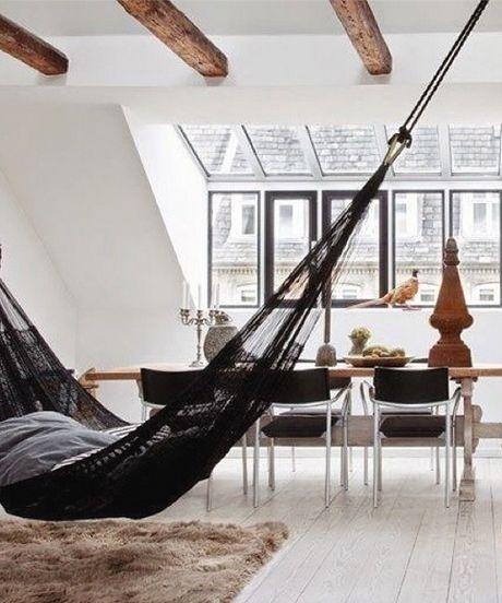 Interior con hamaca de Refinery29
