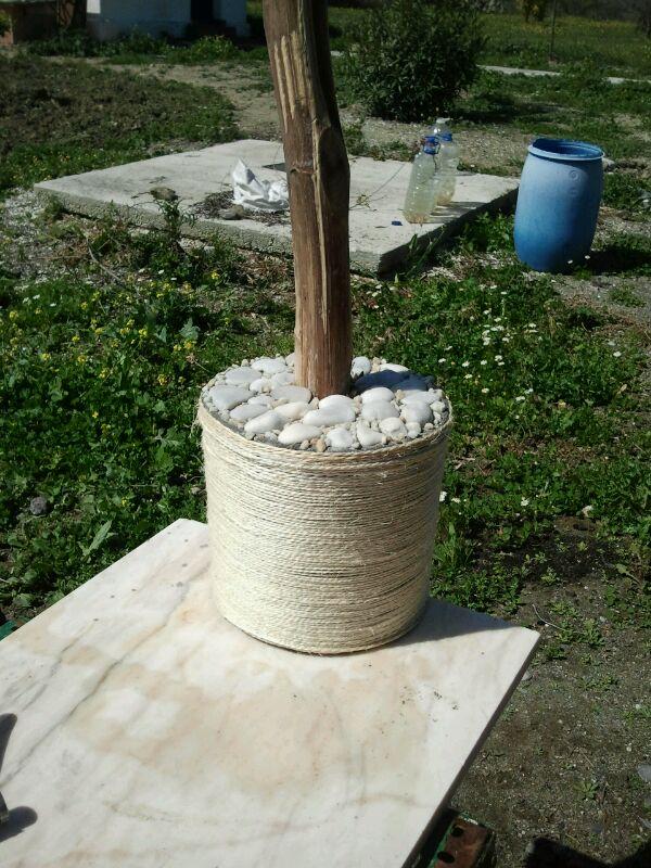 Enrollamos la cuerda alrededor de la base