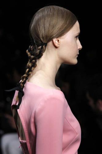 Trenzas con lazo intercalado