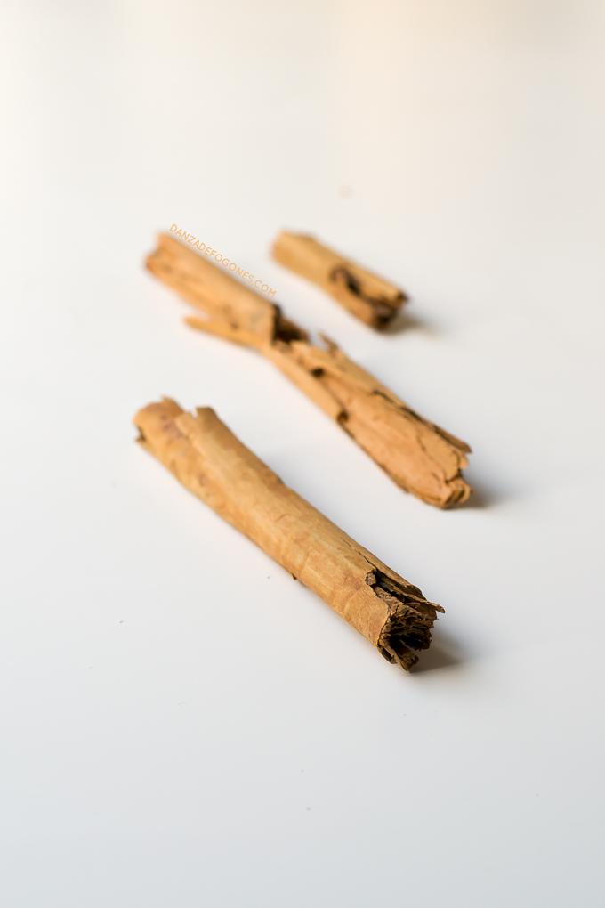 Canela. Cuando bebes este batido de calabaza parece que estás comiendo un dulce. Es muy saludable, nutritivo y solo tiene 148 calorías por ración | danzadefogones.com #danzadefogones