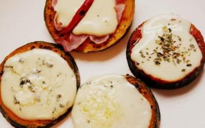Pizzas sobre calabazas