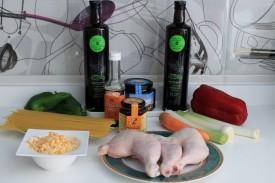 espaguetis con pollo asado en salsa de soja y miel