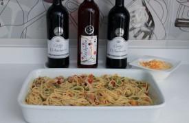 espaguetis con pollo asado en salsa de soja y miel