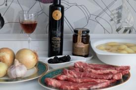 entrecot de ternera a la miel con salsa de ciruelas pasas