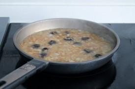 entrecot de ternera a la miel con salsa de ciruelas pasas