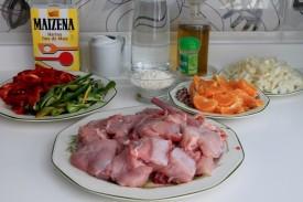 conejo asado con salsa de mandarina y verduras crujientes