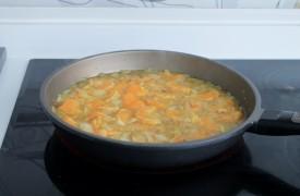 conejo asado con salsa de mandarina y verduras crujientes