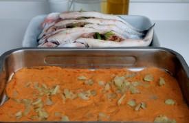 lubina al horno rellena de jamón y espárragos