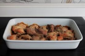 pollo asado con verduras al horno en su jugo