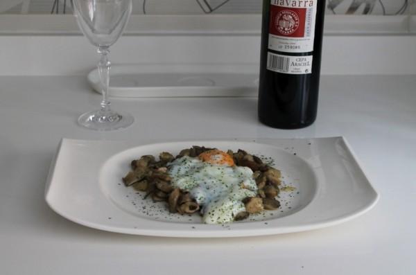 huevos cocidos a baja temperatura en lecho de setas