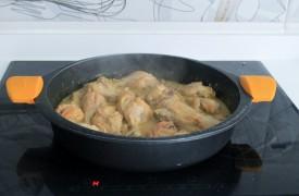 muslos de pollo en majado de azafrán