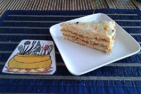 Tarta de mousse de nuez y crema inglesa