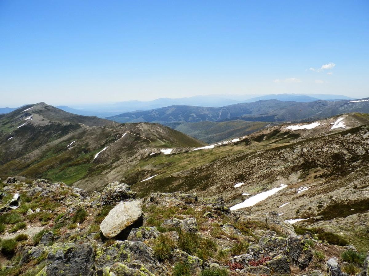 Vistas-de-parte-del-sendero-que-lleva-a-la-cumbre