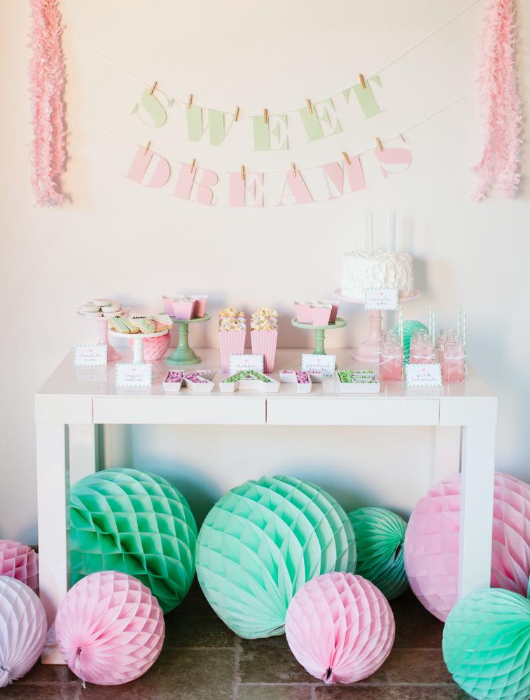 Mesa dulce en mint y rosa