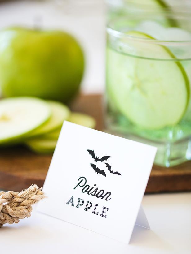 Halloween-cocktail-drink-poison-apple