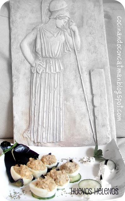 HUEVOS RELLENOS DE ESNLADA GRIEGA DE BERENJENAS