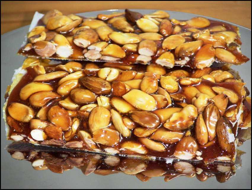 Turrón de guirlache casero Surtido de turrones para Navidad