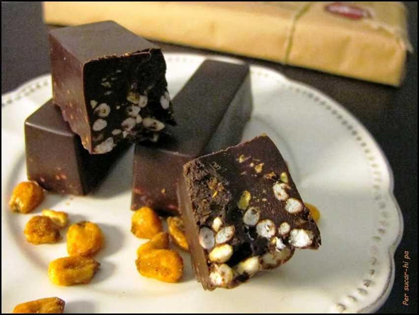 Turron de chocolate y kikos Surtido de turrones para Navidad