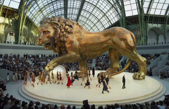 2010 06-07-2010 Chanel Fall Winter 2010-2011 Haute Couture Leon