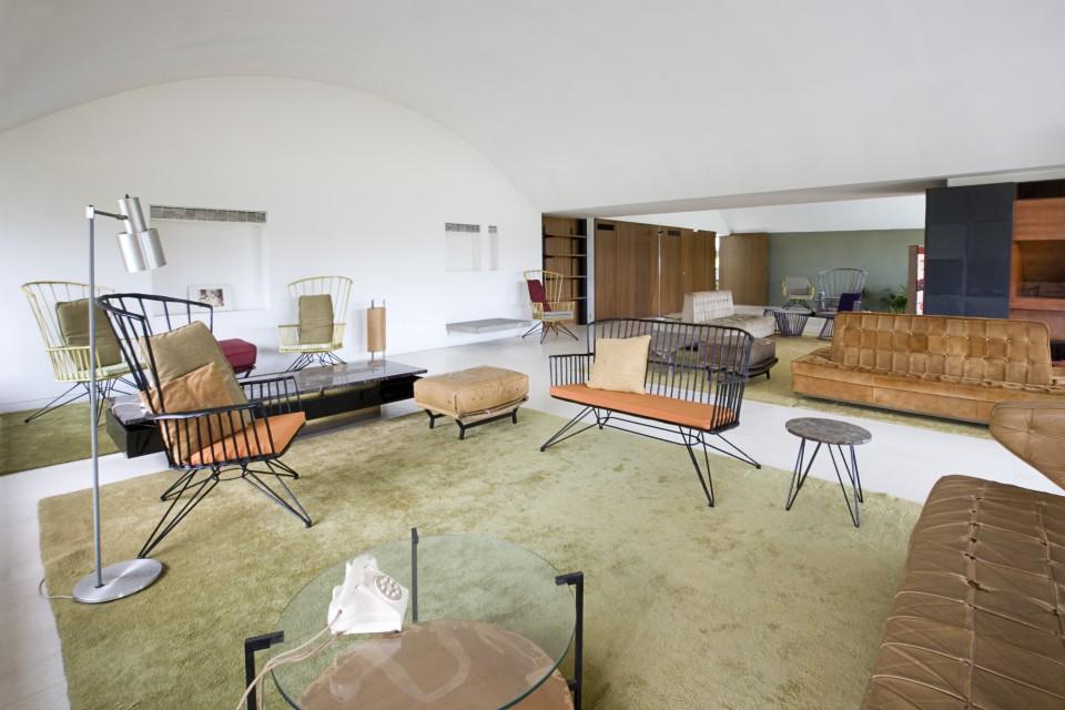 openhouse-barcelona-shop-gallery-lobsters-day-fibergalss-furniture-design-inside-outdoor-vic-albert-garcia-andrew-trotter-mari-luz-vidal-la-ricarda-architecture-2