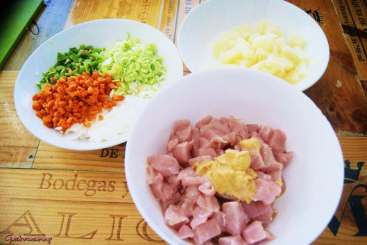 CREMOSO CON PAVO, FRUTAS Y CURRY