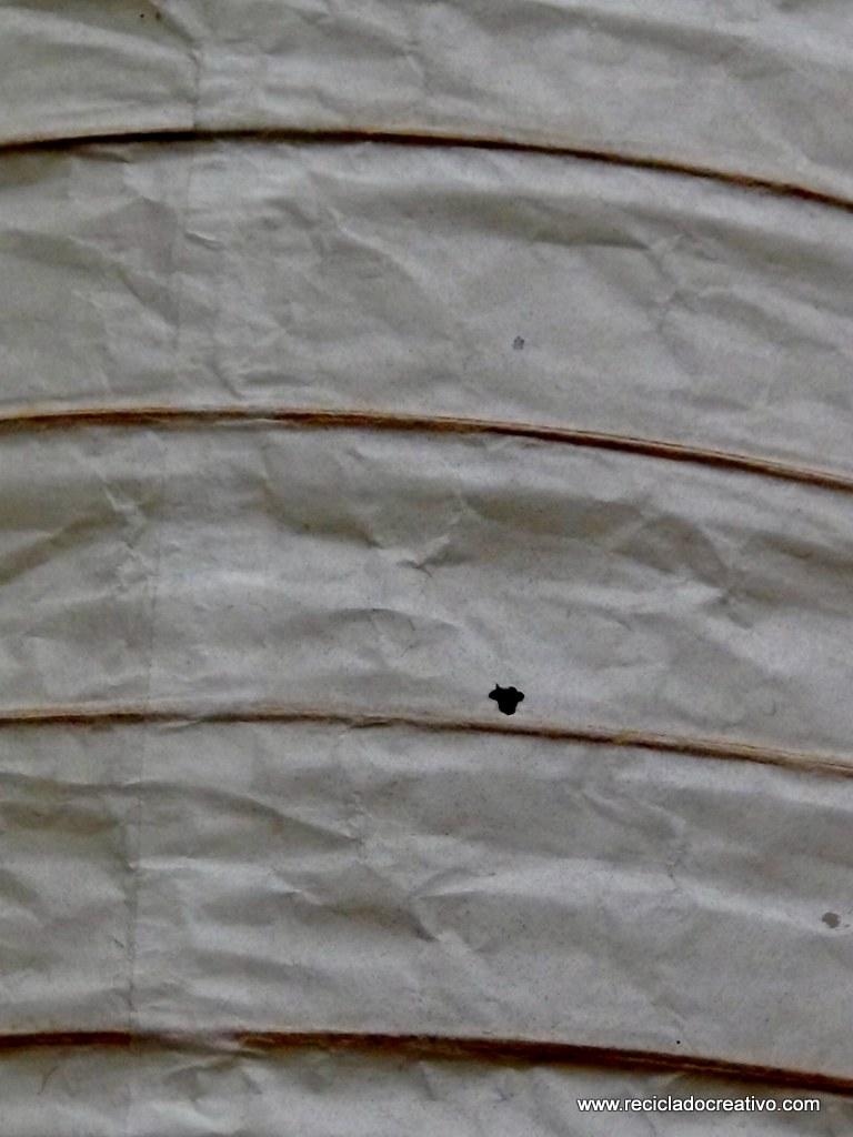 Lámpara de papel rota. Reciclado Creativo. Rosa Montesa