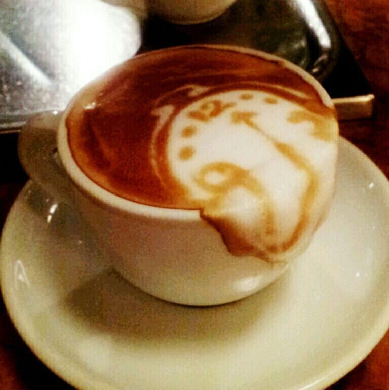 latte-art-dali-clock