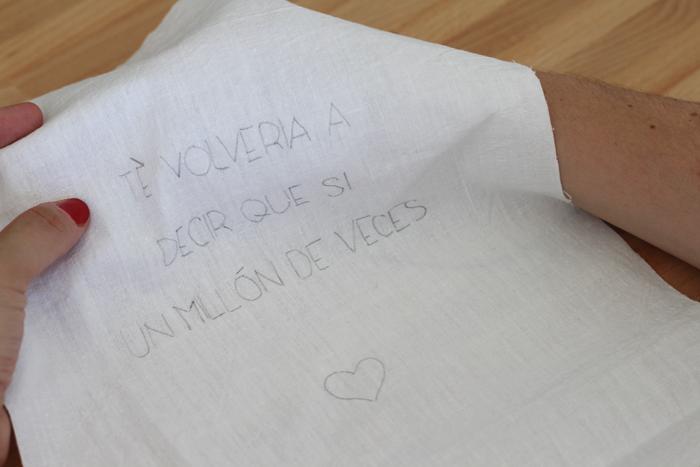 Dibujamos lo que vamos a bordar con un lápiz