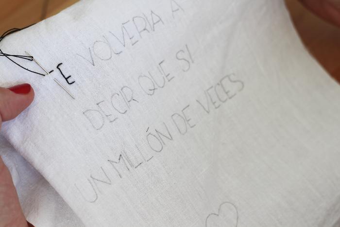 Rematar las letras por detrás