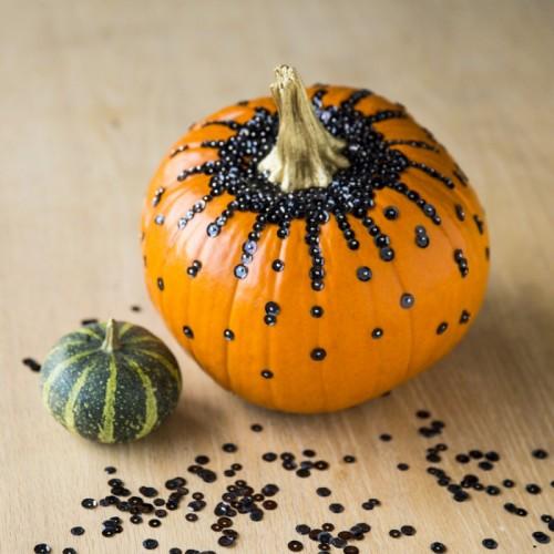 diy-calabaza-halloween-con-lentejuelas