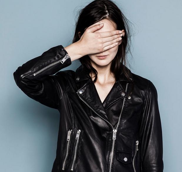 cazadora biker pullbear Compras de Octubre. Wish list