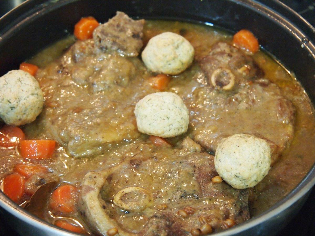 Guiso irlandés de cordero bolitas de perejil