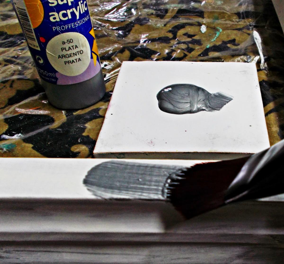 DIY-decoración-muebles-reciclar-reutilizar-basura-mesa-mesita-banqueta-pinter-restaurar-betún-Judea-brocado-espuma-miraguano-6