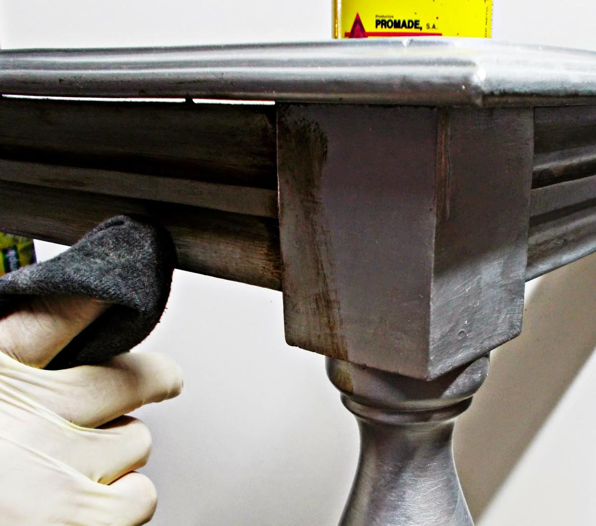 DIY-decoración-muebles-reciclar-reutilizar-basura-mesa-mesita-banqueta-pinter-restaurar-betún-Judea-brocado-espuma-miraguano-7