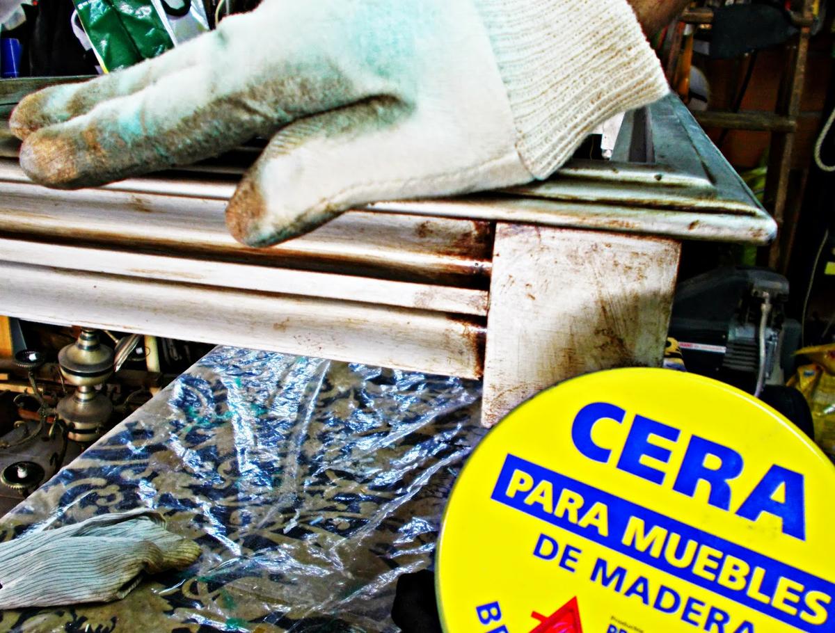 DIY-decoración-muebles-reciclar-reutilizar-basura-mesa-mesita-banqueta-pinter-restaurar-betún-Judea-brocado-espuma-miraguano-8