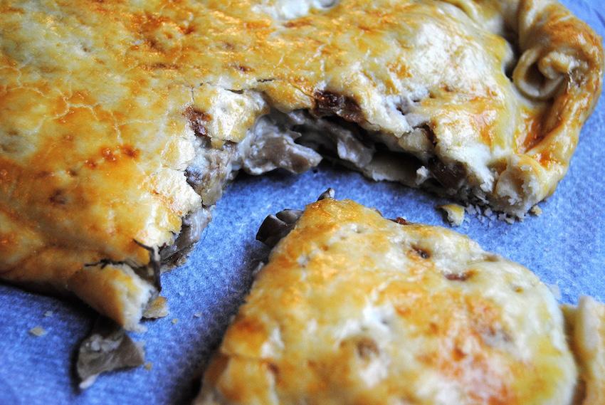 Empanada de queso azul y setas