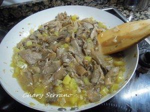 REVUELTO DE SETAS CON CALABACÍN Y JAMÓN