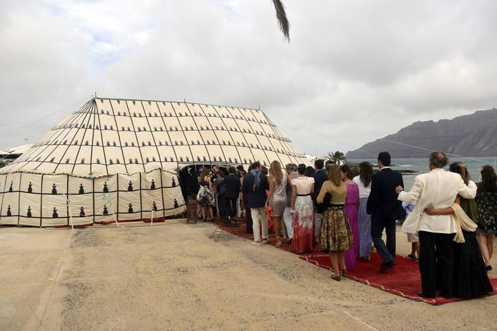LANZAROTE/02-11-13/ Boda de famosos en La Graciosa.