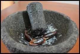 Salsa de molcajete y totopos 001 Salsa de molcajete y totopos