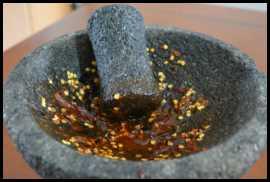 Salsa de molcajete y totopos 002 Salsa de molcajete y totopos