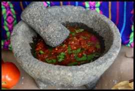 Salsa de molcajete y totopos 006 Salsa de molcajete y totopos
