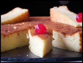 Bizcocho de yogur con queso crema miniatura Salsa de molcajete y totopos