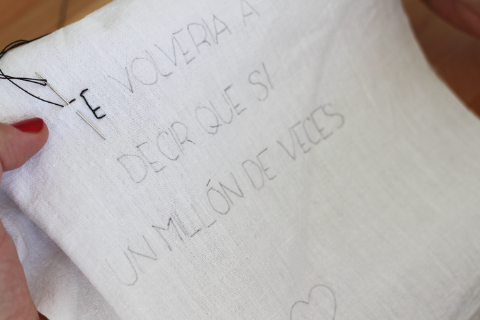 Rematar las letras por detrás