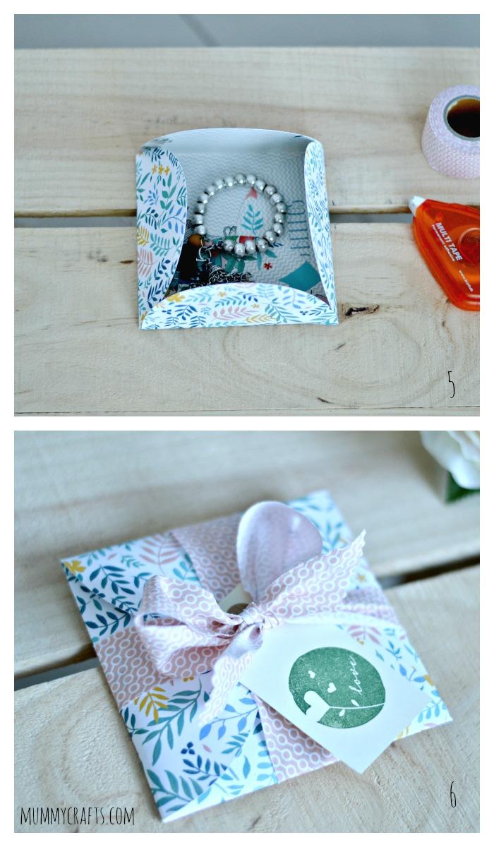 Cerramos el sobre con el lazo