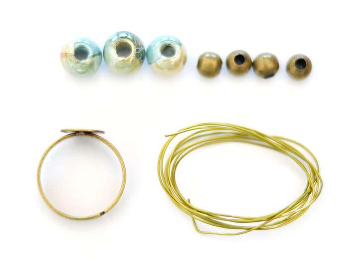 MAteriales para hacer anillos con hilo metálico y ceramica