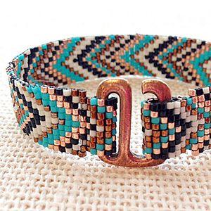 Pulsera con miyuki hecha en telar