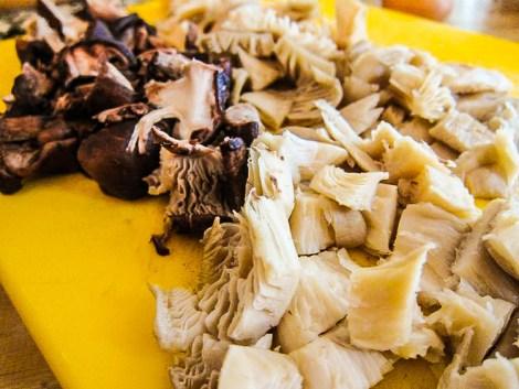 salteado-de-setas-con-pate-y-huevo-poche-