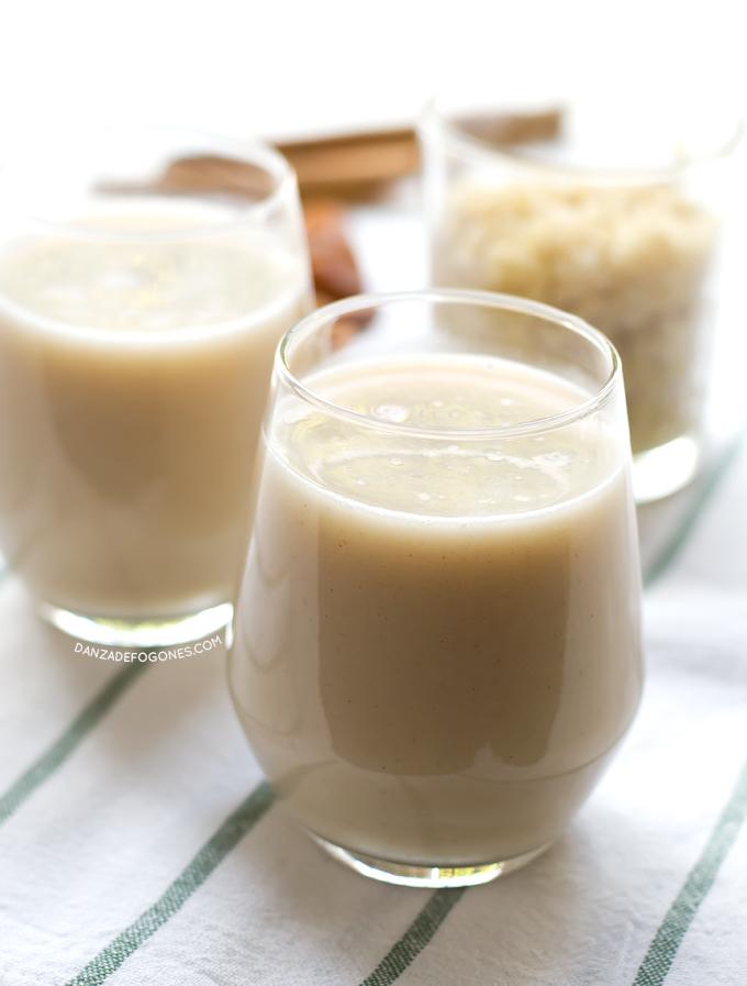 Leche de quinoa. La leche de quinoa es muy fácil de preparar en casa, está muy rica, es sana y además no tiene gluten, por lo que también es apta para celíacos | danzadefogones.com #danzadefogones #vegano #singluten
